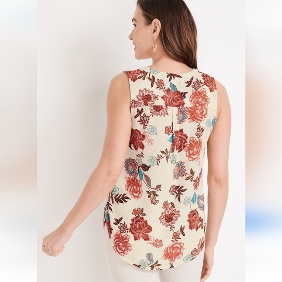 Maurcies Floral Button Down Tank - Picture 2 of 4